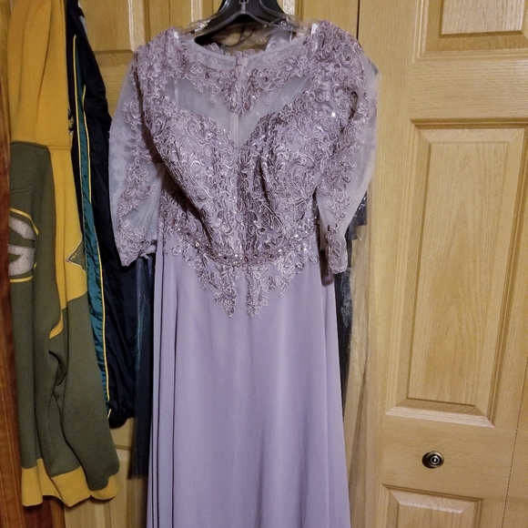 Dress - Picture 7 of 7